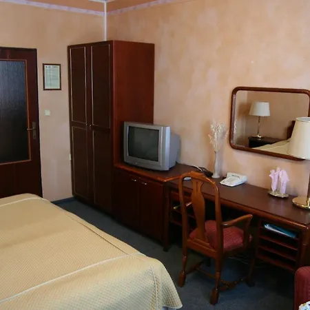 ホテル Alfacentrum 3*